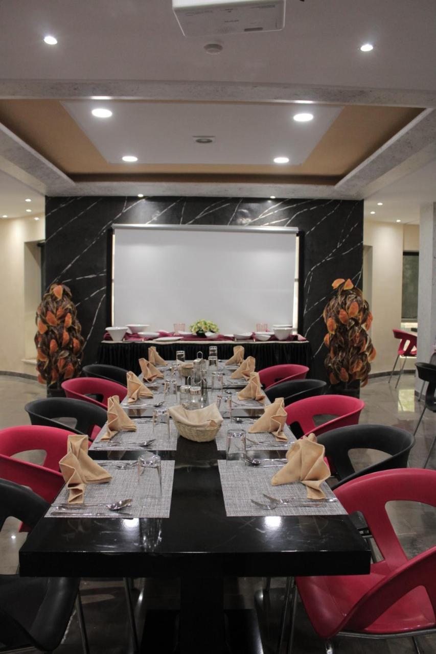 Le Parisien Tunis Hotel Buitenkant foto