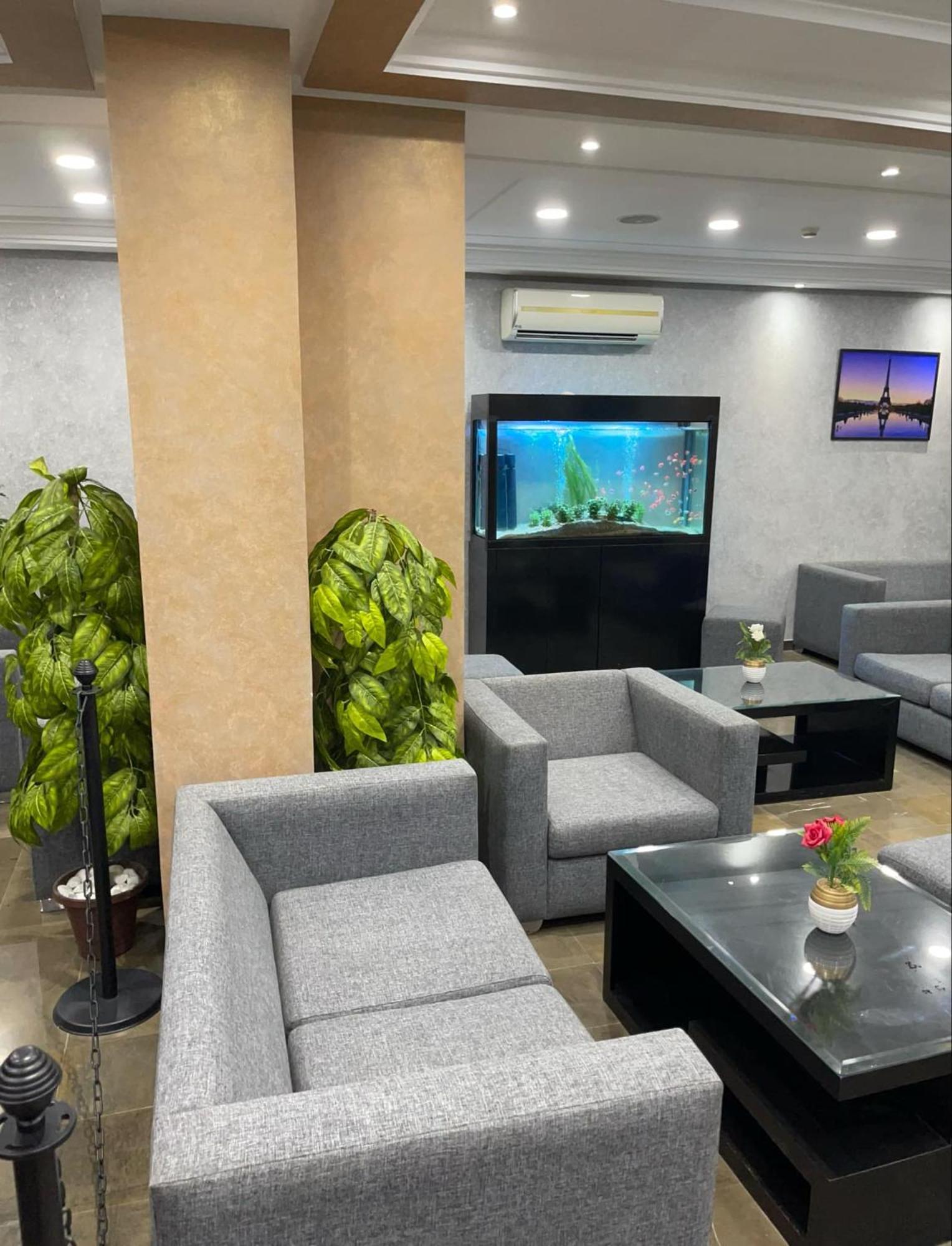 Le Parisien Tunis Hotel Buitenkant foto